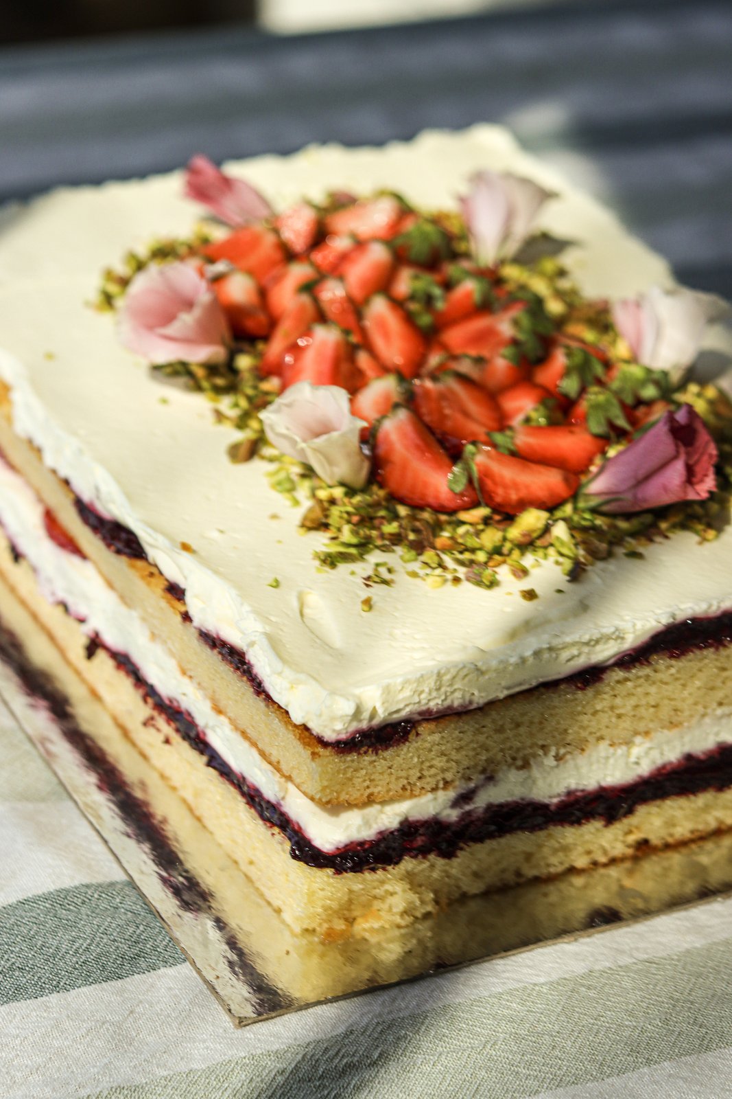Strawberry and pistachio cream layer cake